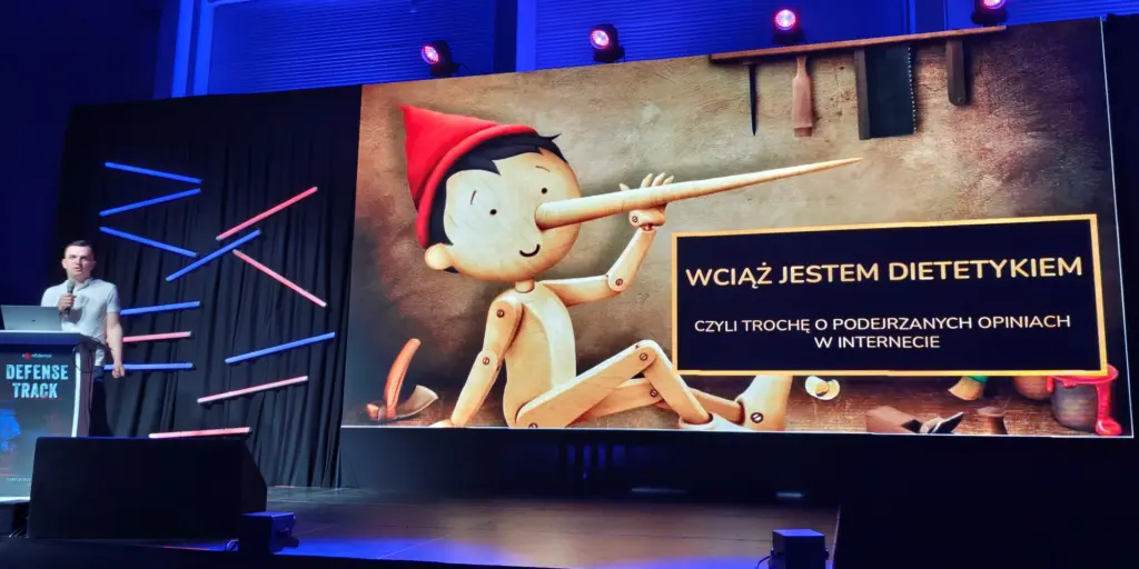 Piotr Zarzycki na scenie konferencji Confidence