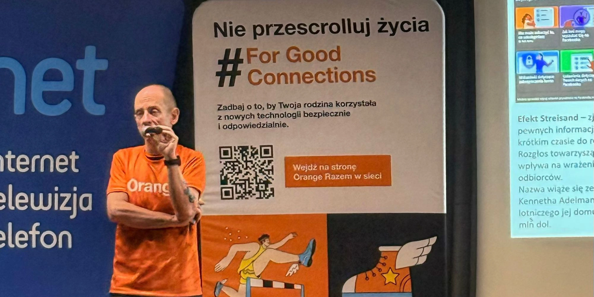 Michał Rosiak na scenie w Raciborzu